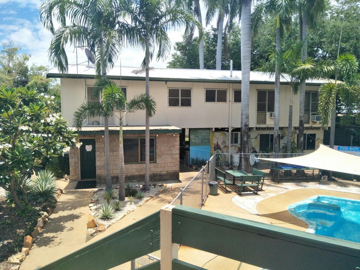 Palm Court Backpackers Hostel Katherine Kültér fotó