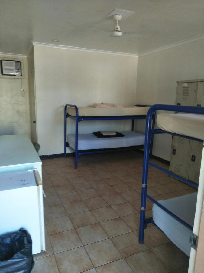Palm Court Backpackers Hostel Katherine Kültér fotó