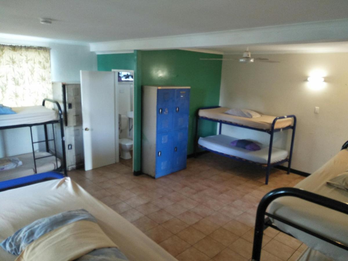 Palm Court Backpackers Hostel Katherine Kültér fotó