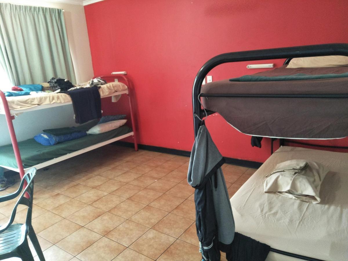 Palm Court Backpackers Hostel Katherine Kültér fotó