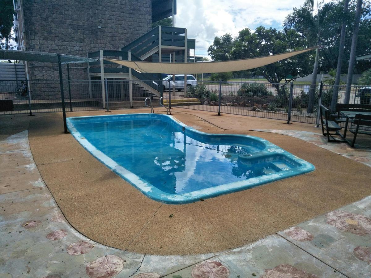Palm Court Backpackers Hostel Katherine Kültér fotó