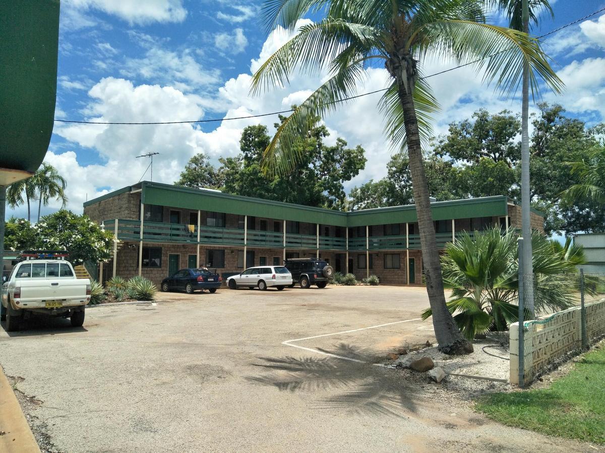 Palm Court Backpackers Hostel Katherine Kültér fotó