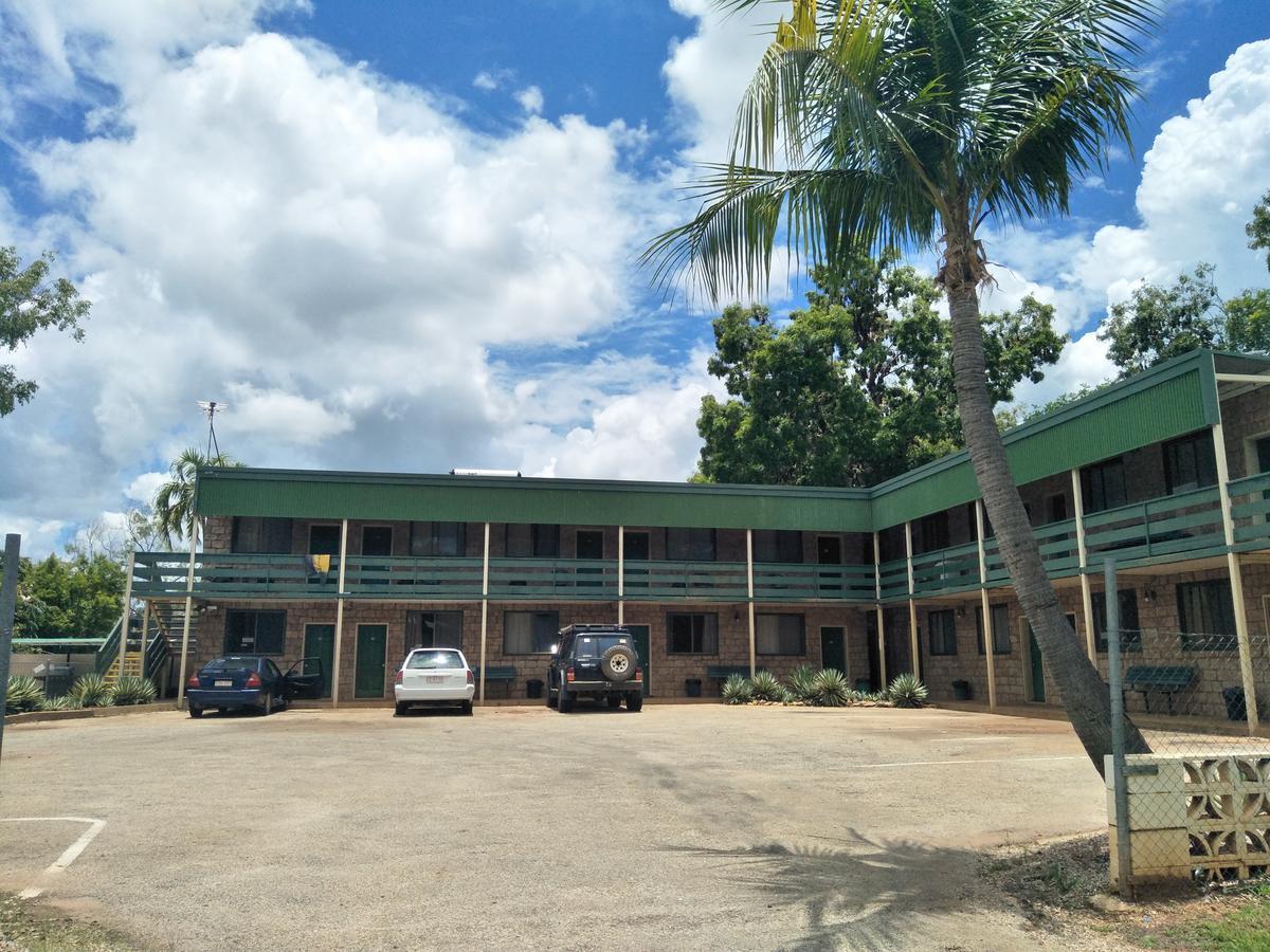 Palm Court Backpackers Hostel Katherine Kültér fotó