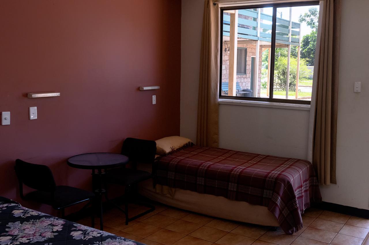 Palm Court Backpackers Hostel Katherine Kültér fotó