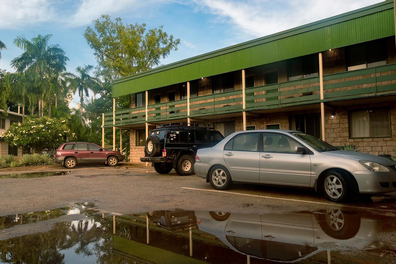 Palm Court Backpackers Hostel Katherine Kültér fotó